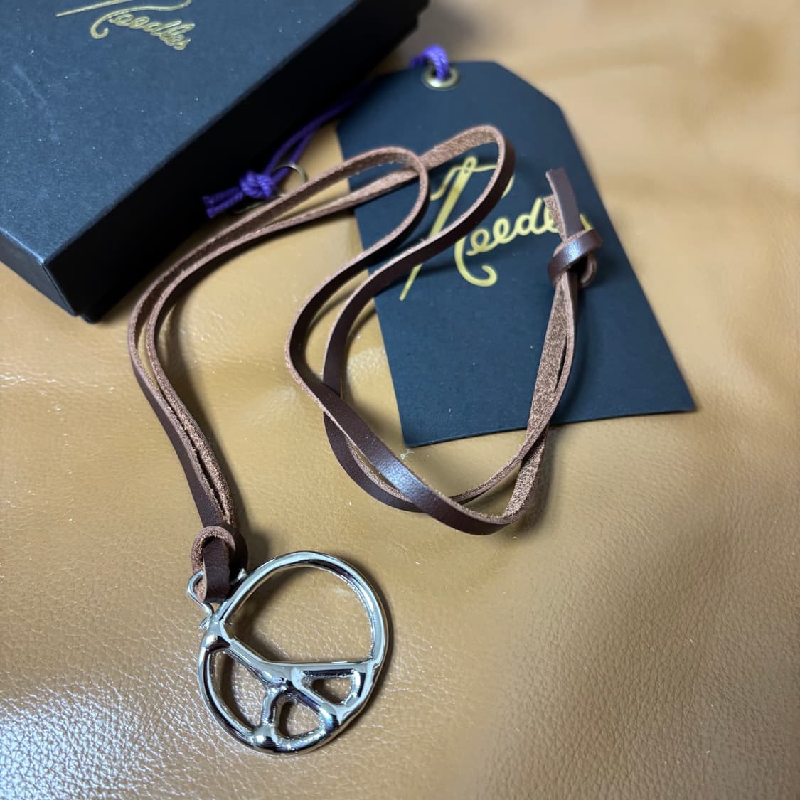 니들스 니들즈 피스 팬던트 브레스 레더 목걸이 상품이미지3