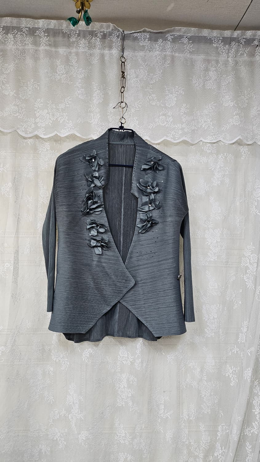 플리츠 꽃무늬 장식 셔츠 상품이미지1