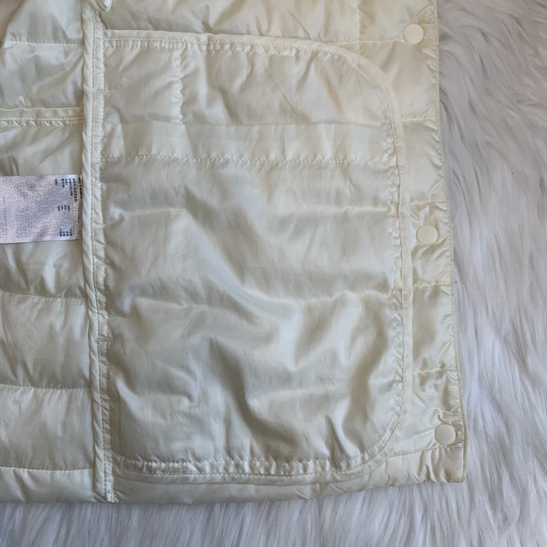 유니클로 울트라 라이트다운 여성 경량패딩조끼 1816 상품이미지6