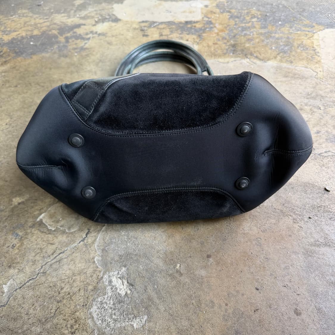 페레가모 간치니 로고 스웨이드/레더 숄더 백 상품이미지5