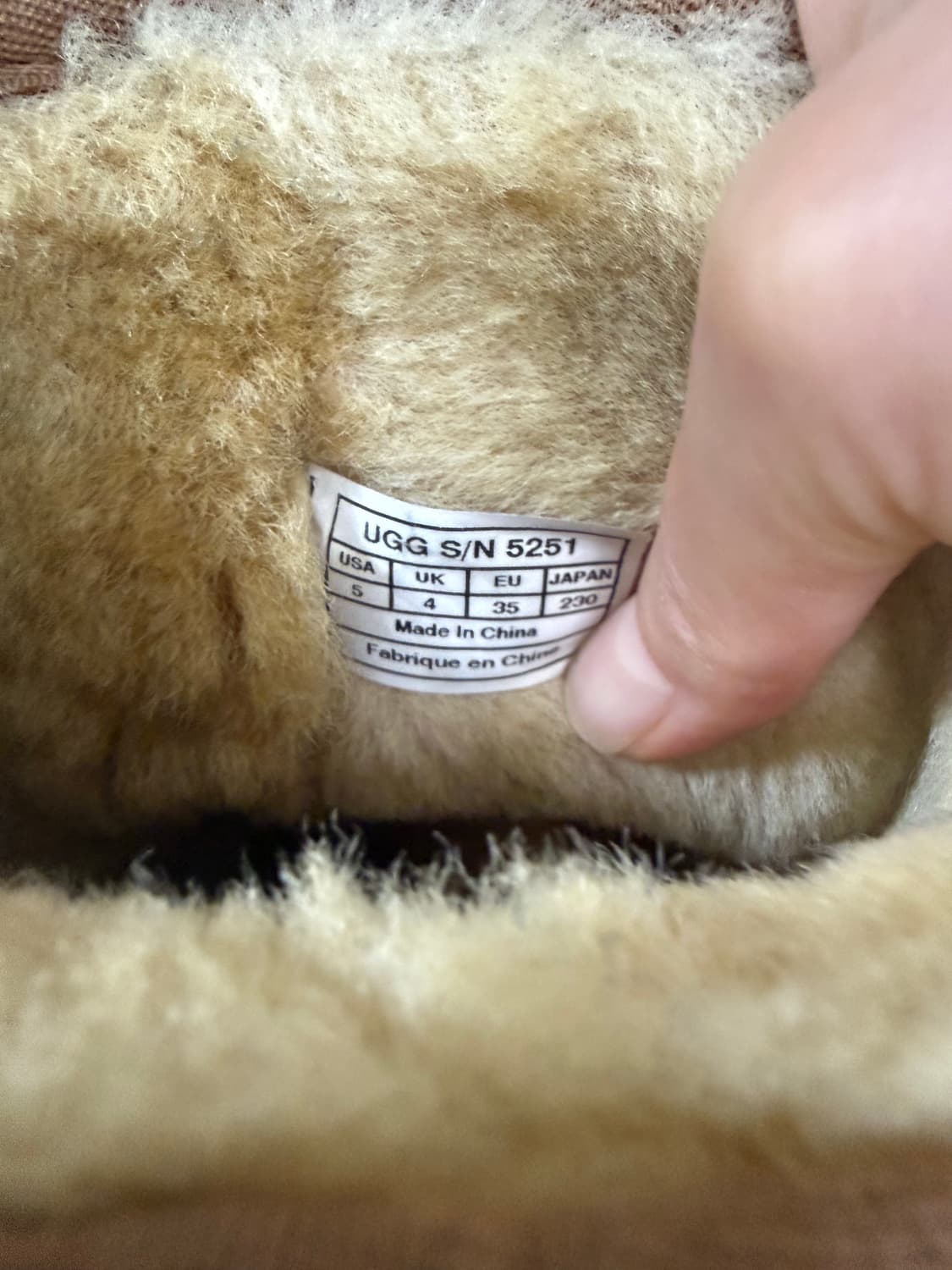 어그 클래식 오버로크 스티치 숏 부츠 230사이즈 상품이미지4