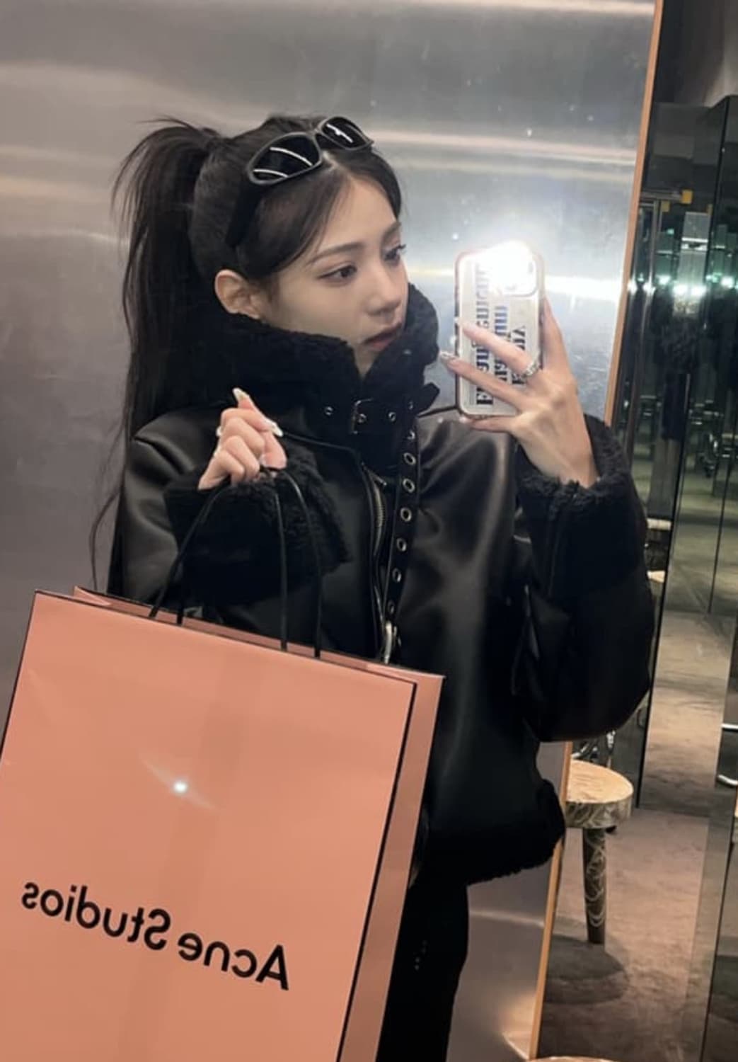 카키포인트 미니 크롭 무스탕 블랙 상품이미지3