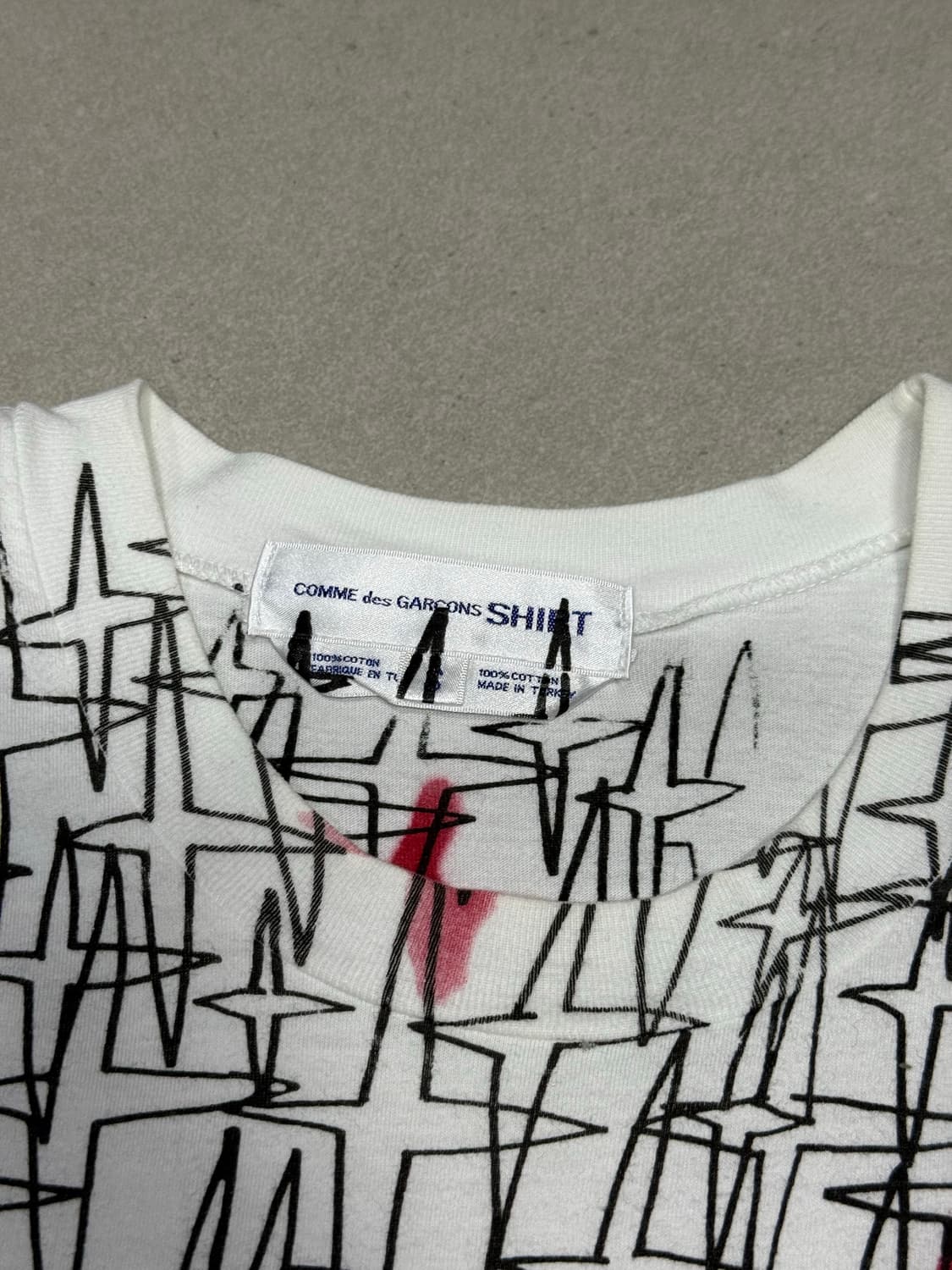 꼼데가르송 아카이브 무수한 섬광과 빨간 십자가 반팔 티셔츠 상품이미지2