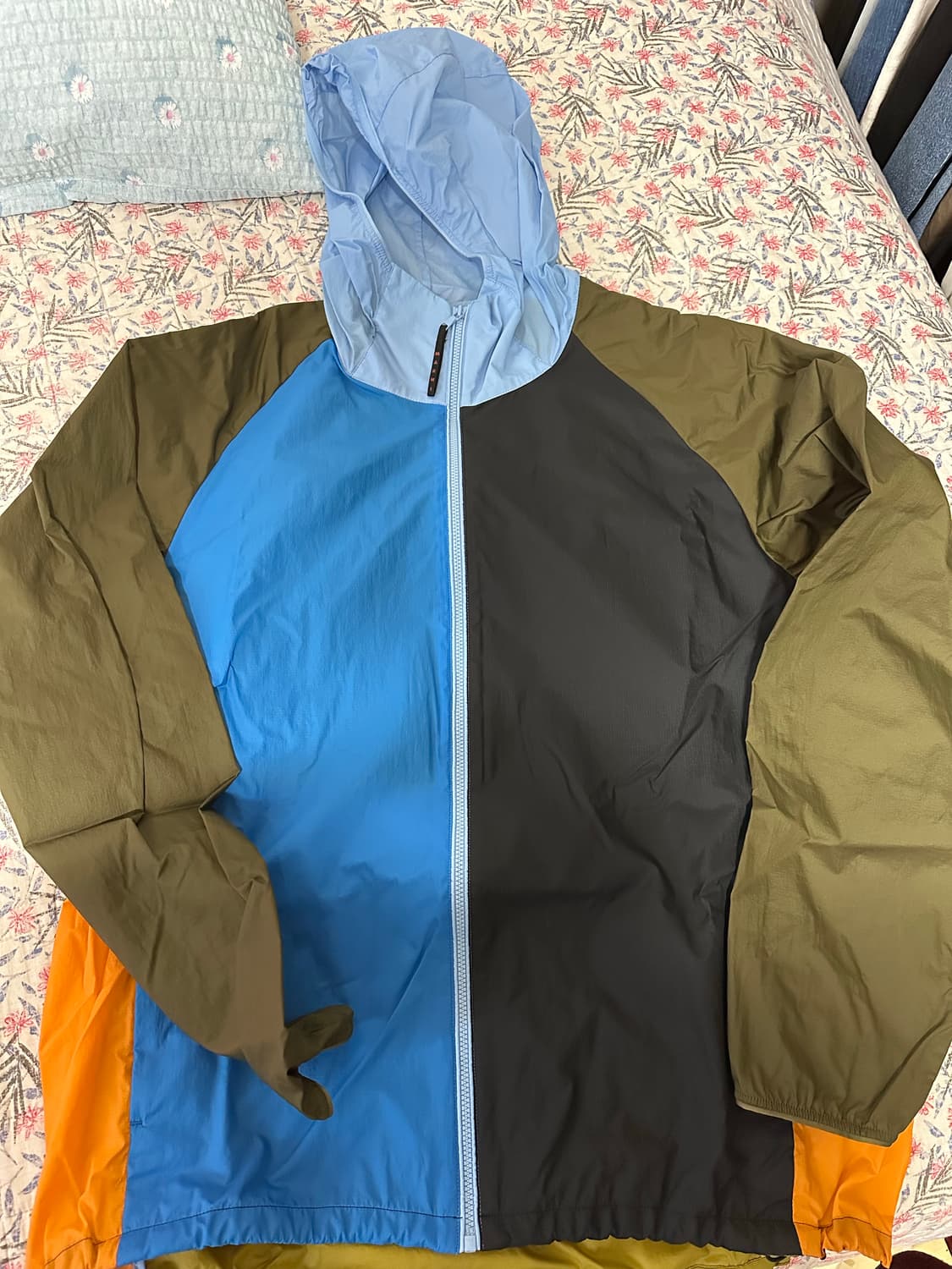 유니클로 마르니 바람막이 L 상품이미지1