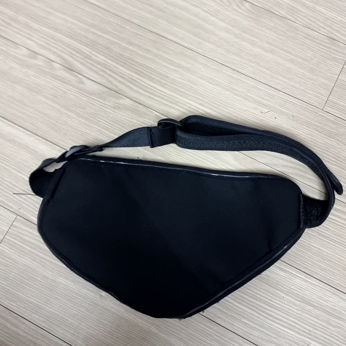 데상트 레드 컬러 웨이스트 러닝 힙색 가방 상품이미지3