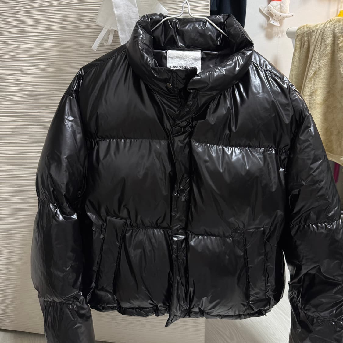 코드그라피 글로시 크롭 푸퍼 숏패딩 블랙 s code graphy 상품이미지2