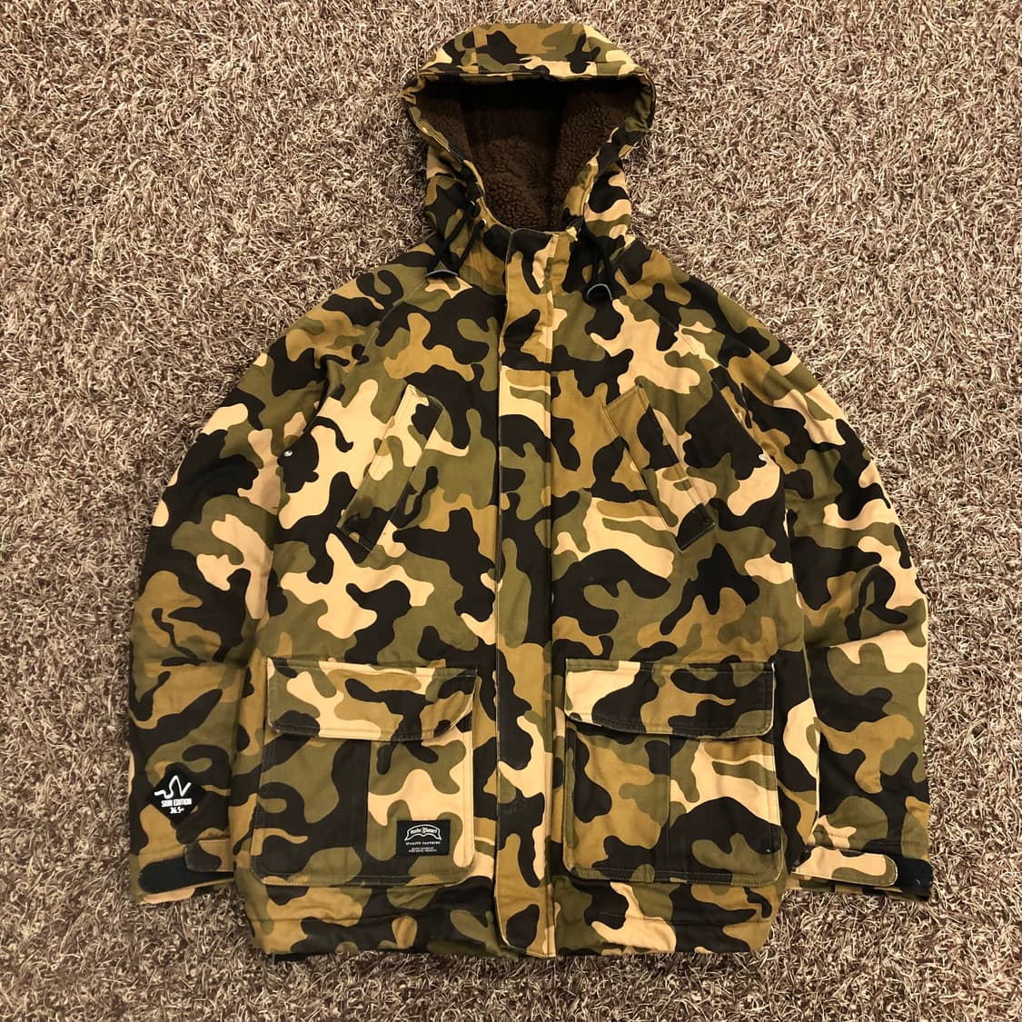 누드본즈 카모 후드 점퍼 상품이미지1