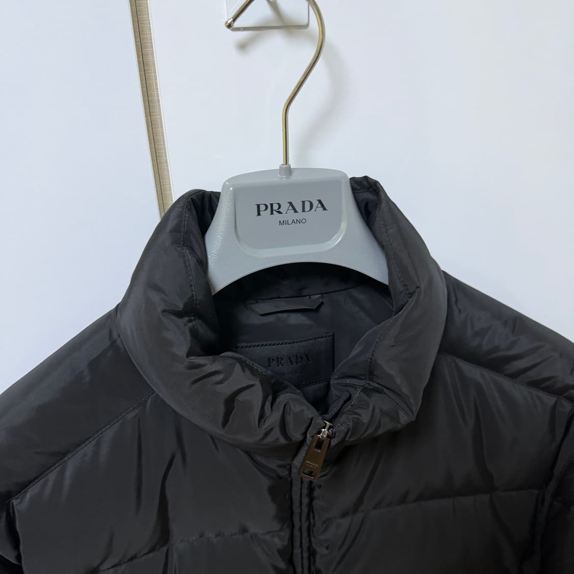 프라다 삼각로고 리나일론 패딩 50사이즈 상품이미지3