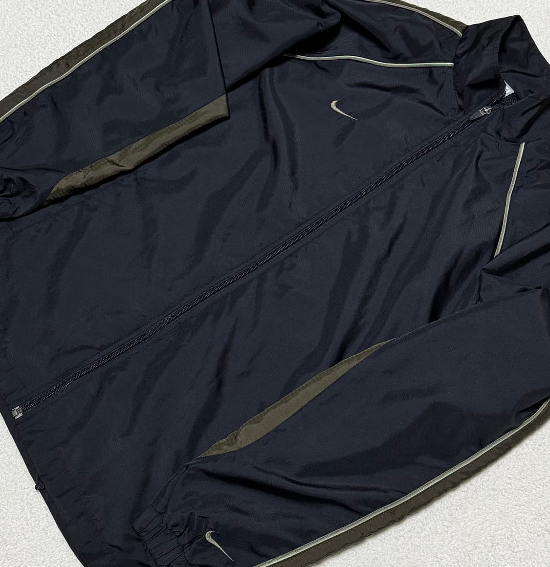 나이키 일본 블랙 올리브 카키 바람막이 상품이미지3