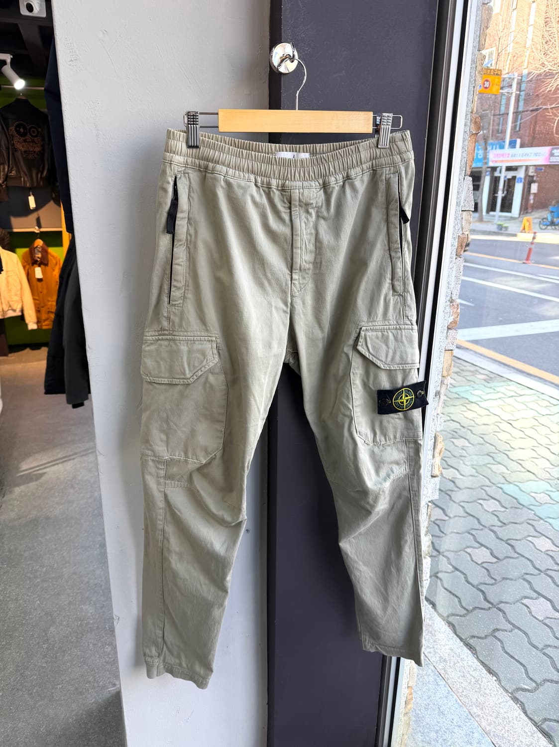.80/ 스톤아일랜드 와펜패치 캔버스 카고팬츠 상품이미지3