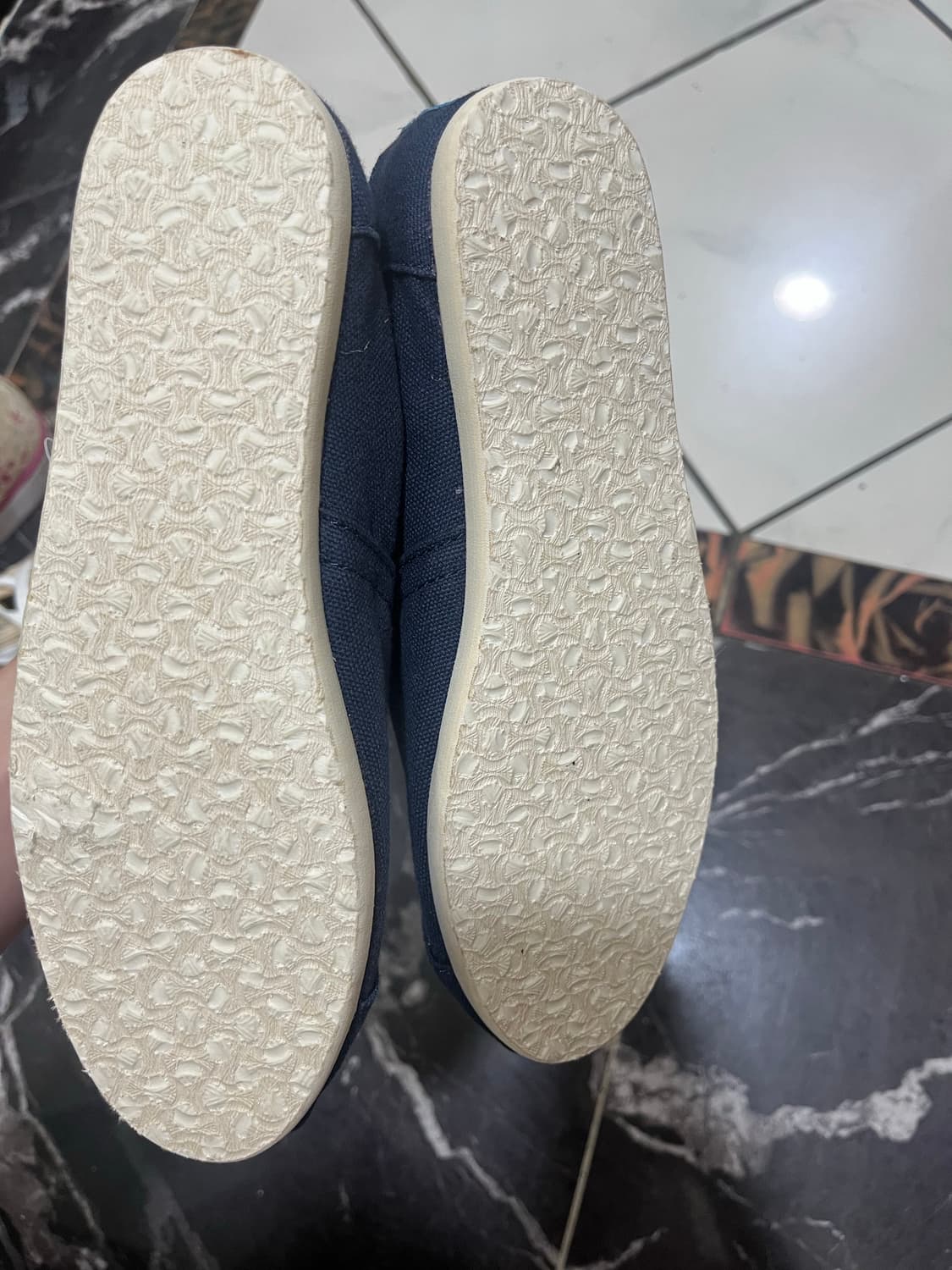 (새상품)TOMS 탐스 클래식 캔버스 슬립온 네이비 6.5 상품이미지5