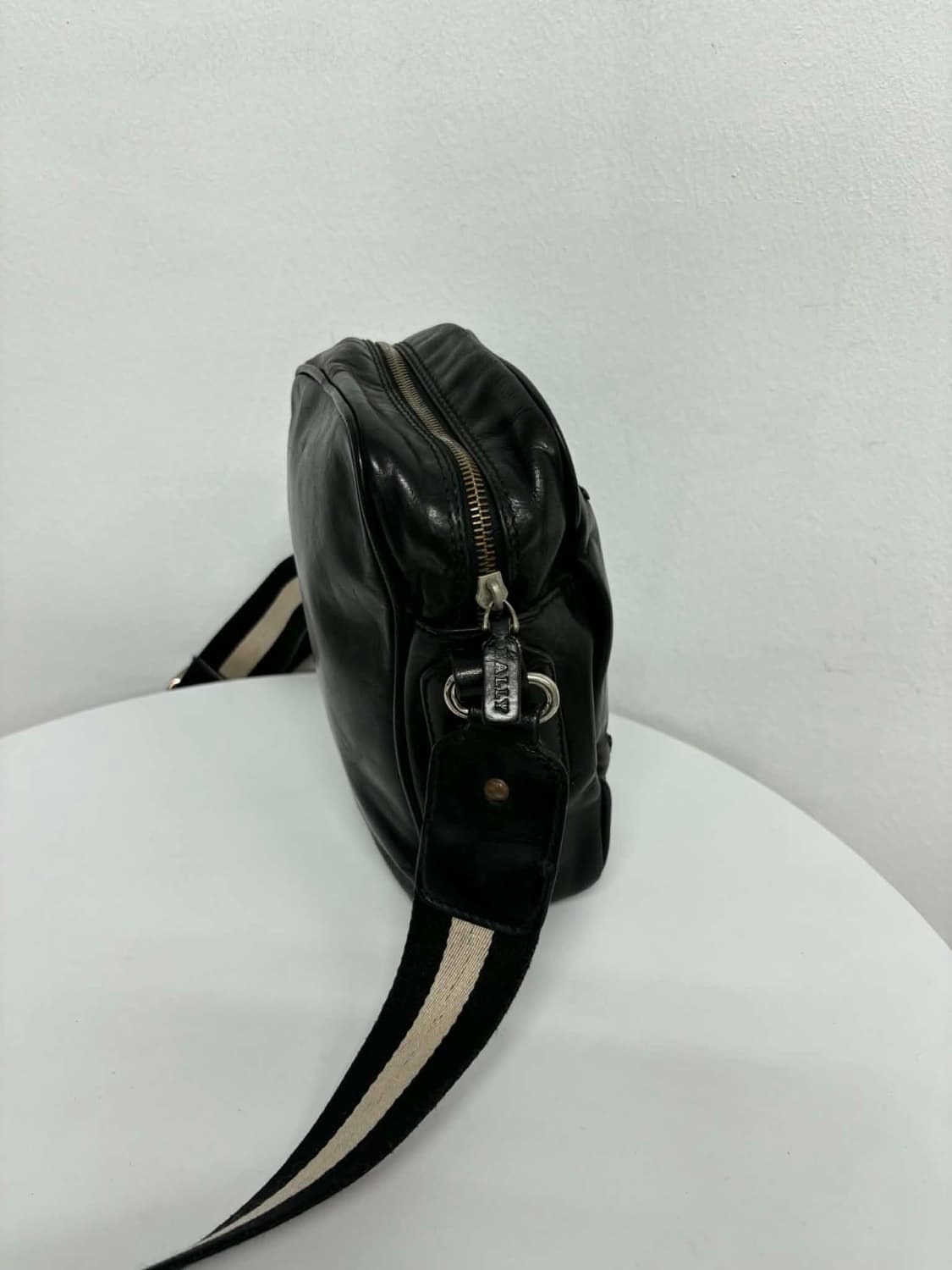 발리 가죽 메신저 크로스백 상품이미지6