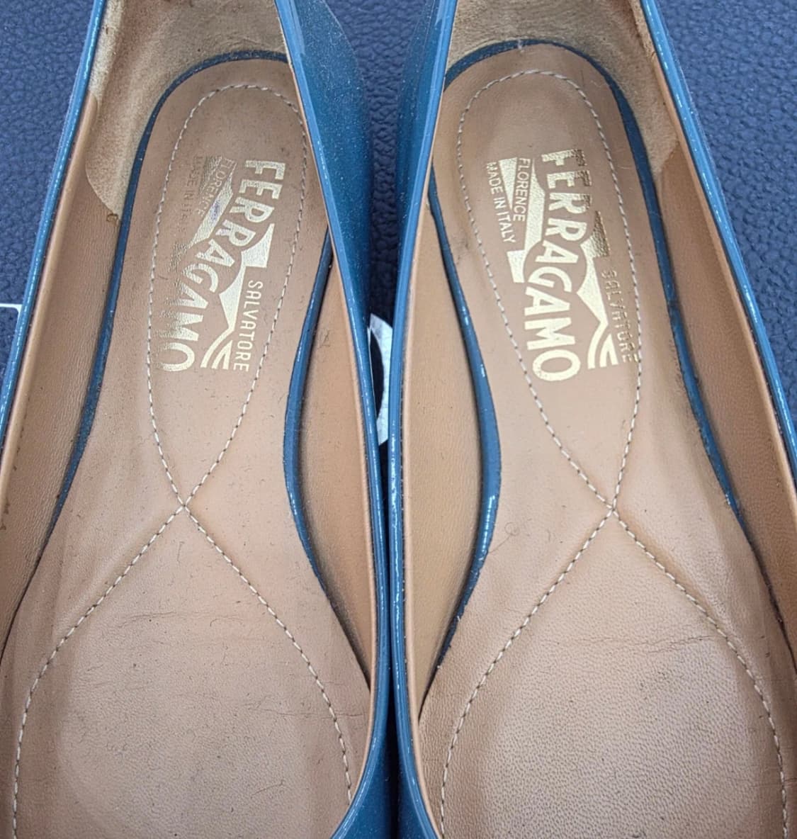 페라가모 Ferragamo 바라페이턴트 레더 플랫슈즈 블루  상품이미지3