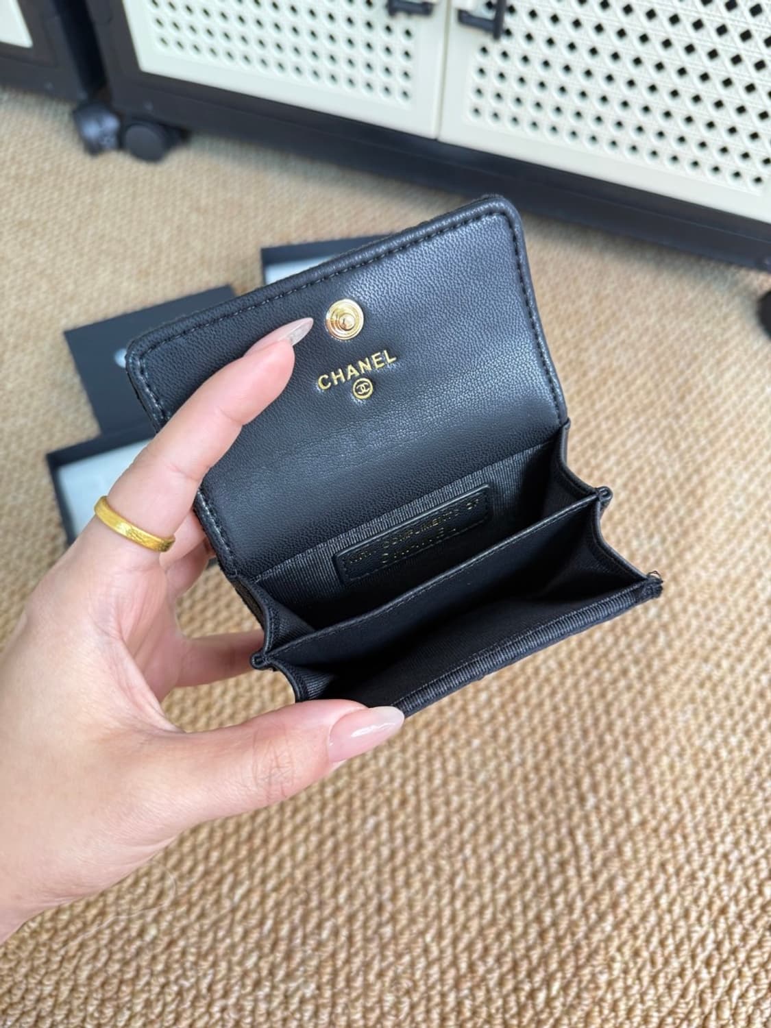 샤넬뷰티 CC로고 리미티드 벨벳 반지갑 풀박스 VIP 상품이미지3