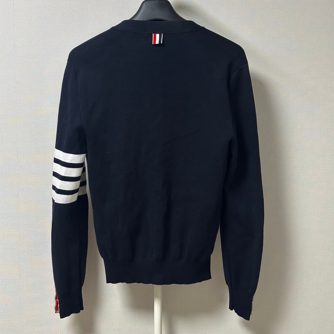 [2] 톰브라운 밀라노 스티치 금장 가디건 네이비 상품이미지2