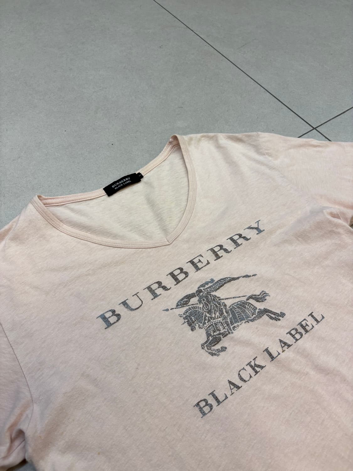 버버리 블랙라벨 브이넥 핑크 반팔티셔츠 상품이미지3