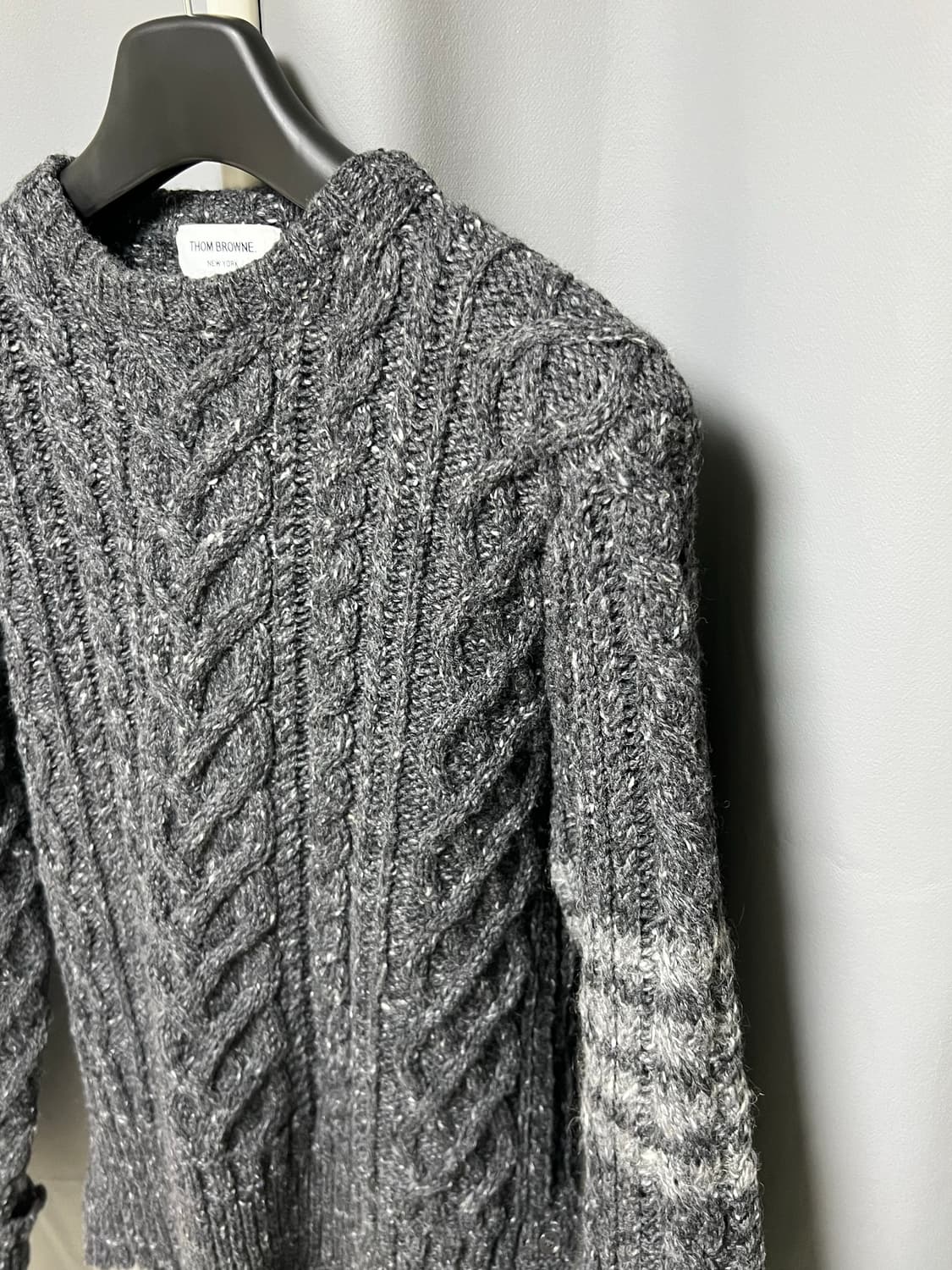 [정품] 3 톰브라운 사선 케이블 모헤어 울니트 그레이 상품이미지2