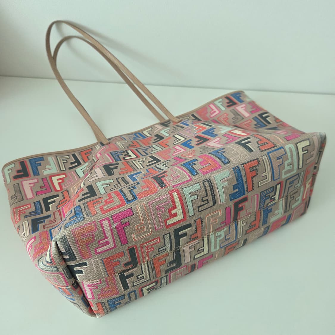 FENDI 펜디 정품 FF 멀티컬러 쇼퍼백 숄더백 멀티주카 보부상백 상품이미지4
