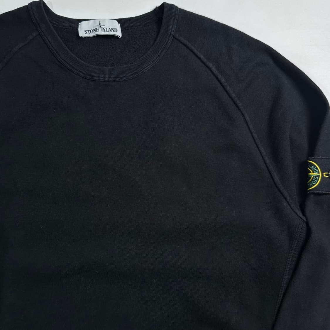  스톤 아일랜드 블랙 맨투맨 상품이미지3