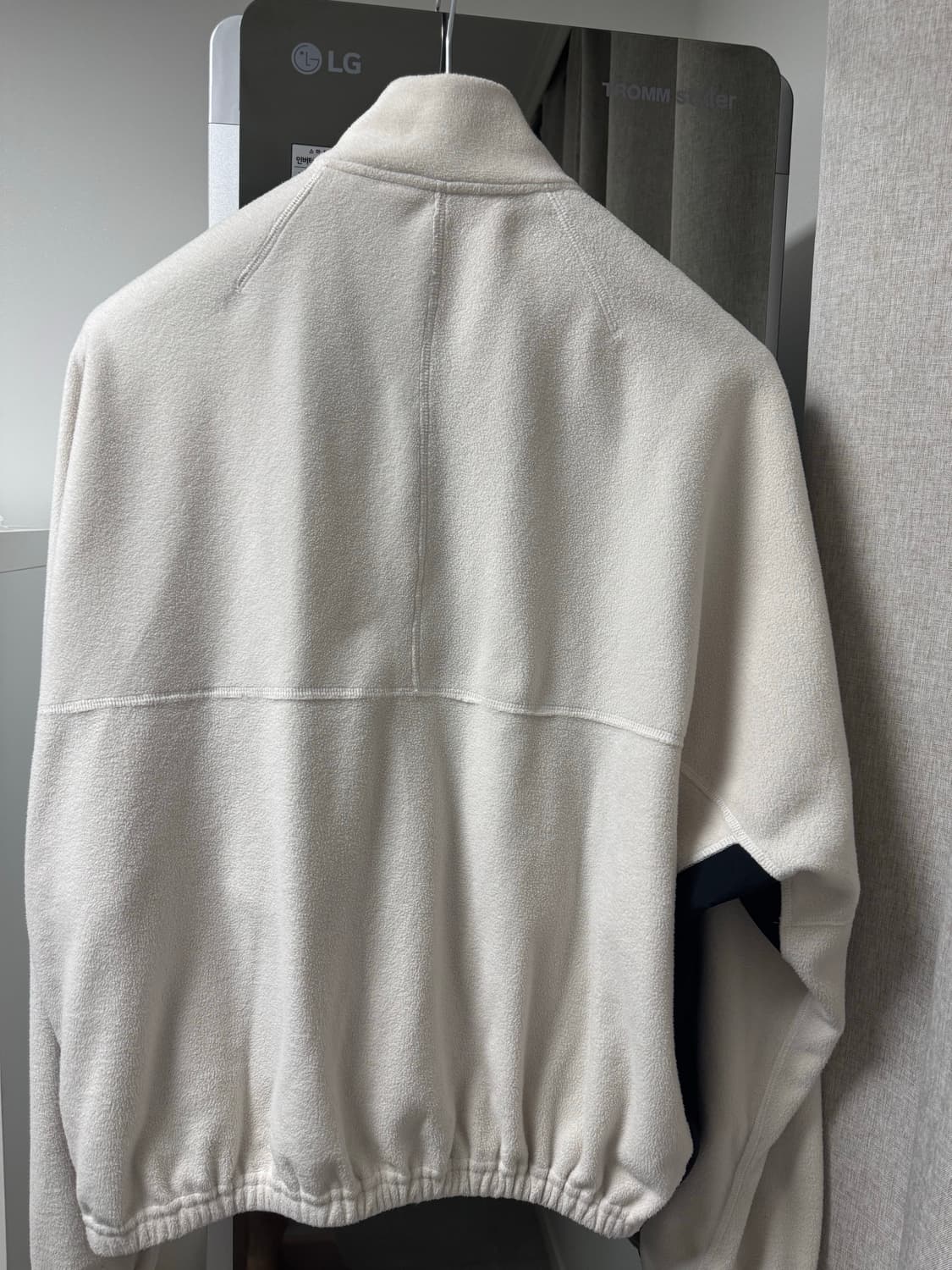 안셀름 ancellm 화이트블랙 플리스 스윙 자켓 2사이즈 판매 상품이미지4