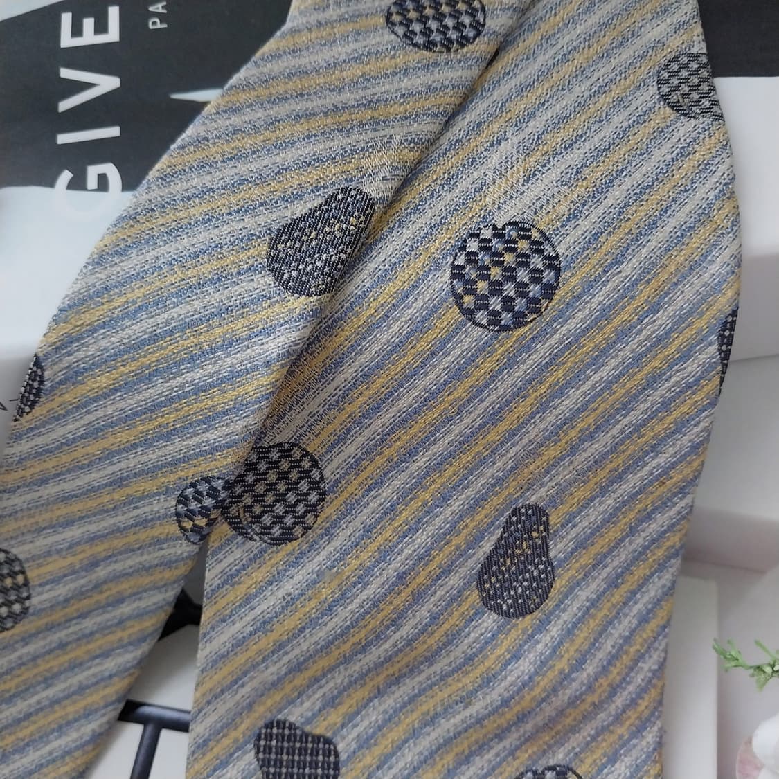 지방시 실크 그레이 스트라이프&도트 넥타이 9.9cm A등급 K1095
 상품이미지2