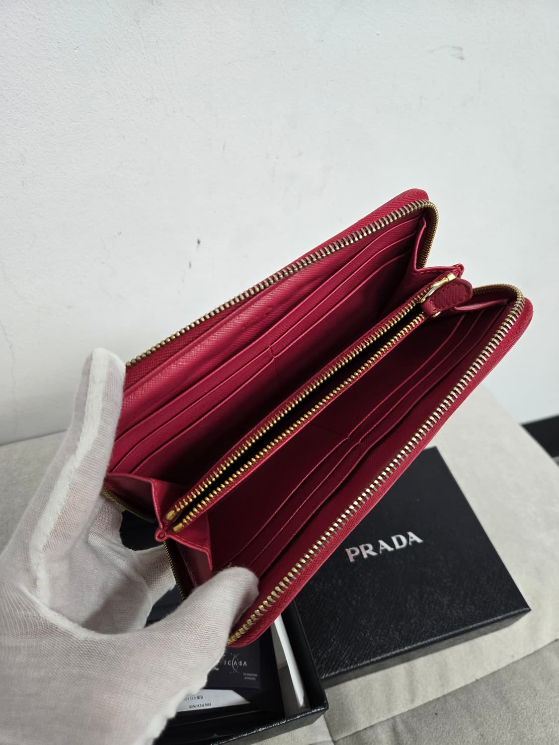 [보증서 정품] 프라다 지퍼돌이 장지갑 상품이미지4