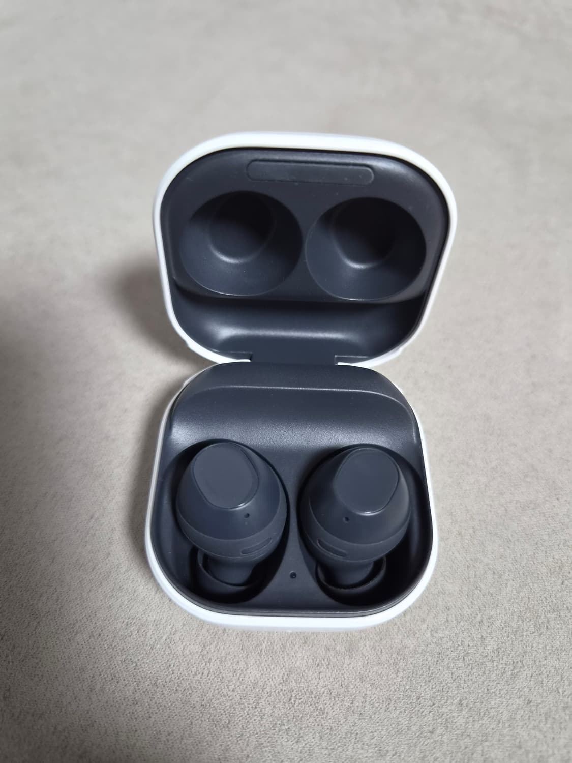 갤럭시 버즈FE 화이트 상품이미지2