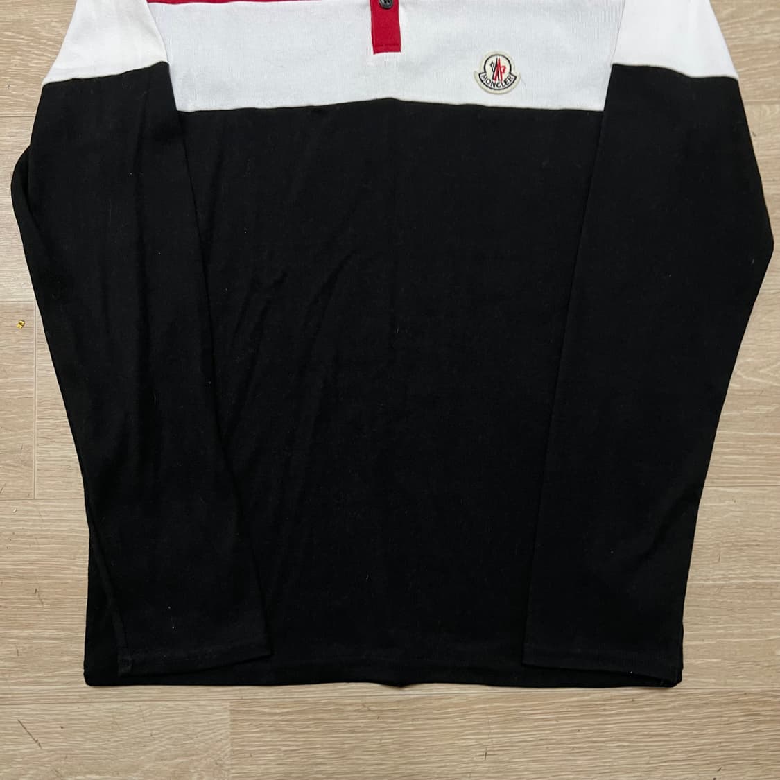 몽클레어 여성 삼색 배색 와펜 헨리넥 긴팔 티셔츠 [멀티컬러] 3사이즈 상품이미지3