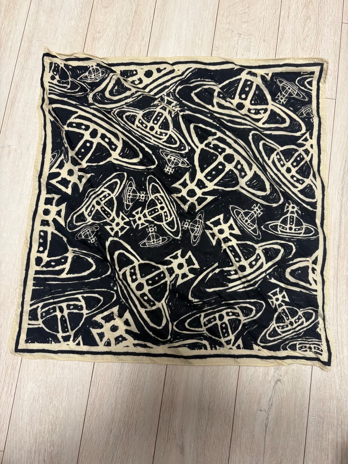 비비안웨스트우드 손수건 스카프 두건 상품이미지2