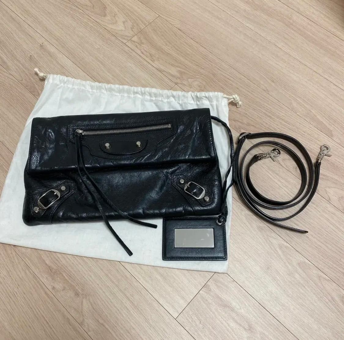 발렌시아가 엔벨롭 클러치 겸 크로스백 상품이미지2
