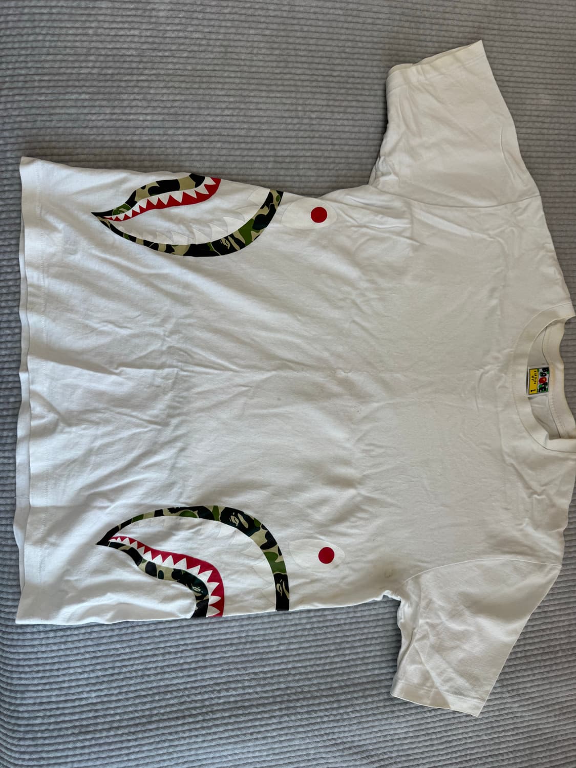 베이프 카모 사이드 샤크 티셔츠 화이트 상품이미지2