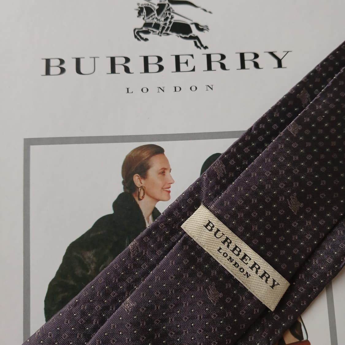 버버리 실크 퍼플 마이크로 패턴 슬림 넥타이 8cm B등급 A19389
 상품이미지4