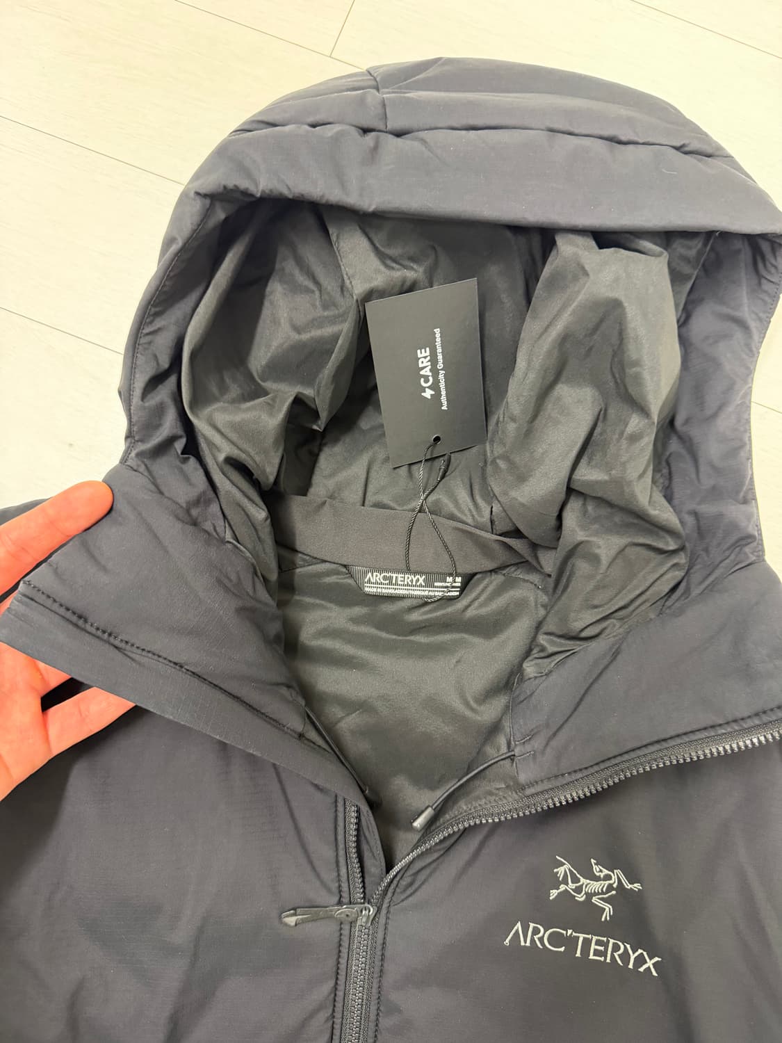 아크테릭스 아톰 AR M 사이즈 블랙  상태 9.6/10  사진찍고 절대 상품이미지4