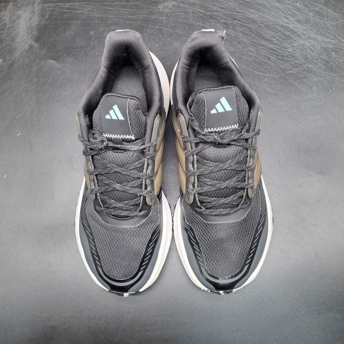 아디다스 울트라 바운스  런닝화240 상품이미지2