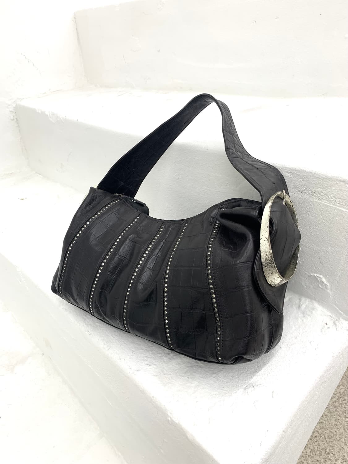 Bangle cubic detail leather shoulder bag 상품이미지1