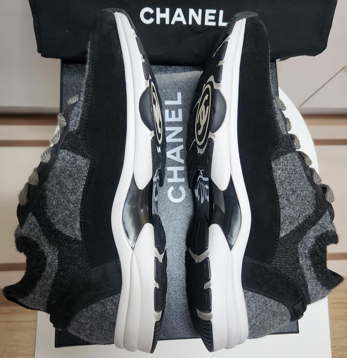 [정품 ) 샤넬 스니커즈 운동화 니트 스웨이드 다크그레이 43 한정판 상품이미지4