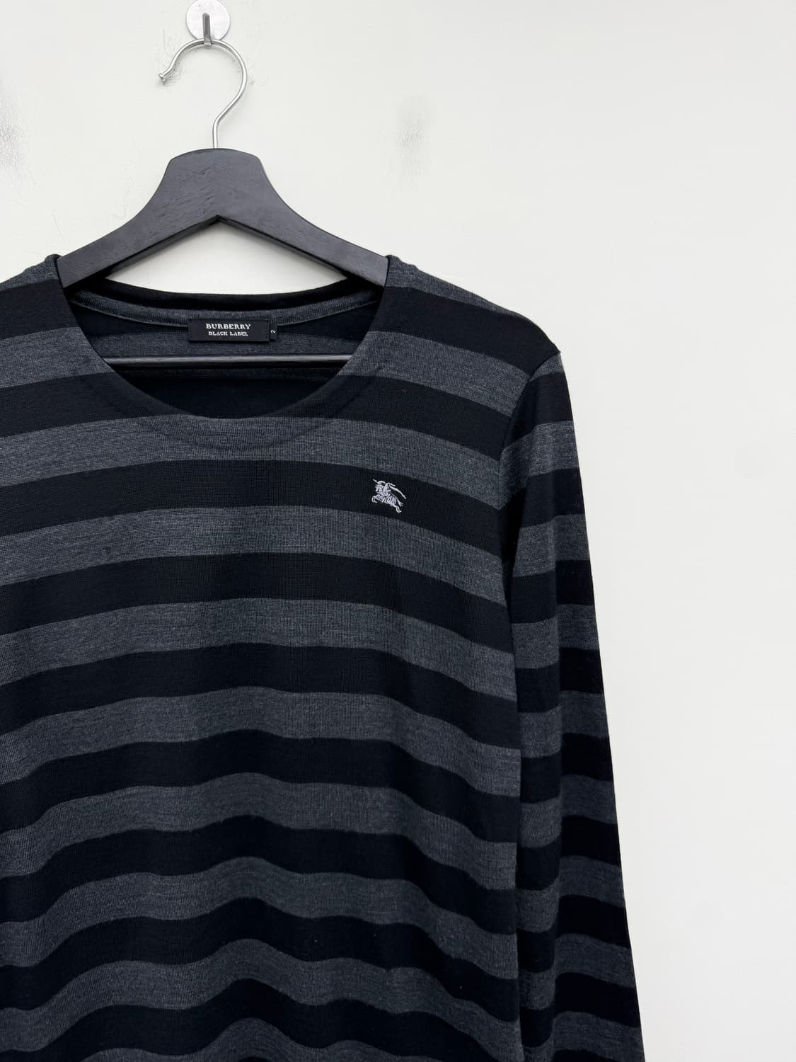 버버리 블랙라벨 블랙 스트라이프 롱슬리브 니트 상품이미지3