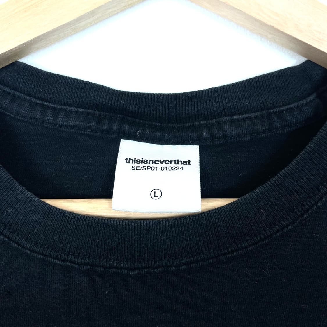 디스이즈네버댓 형광로고 블랙 반팔티셔츠 상품이미지5