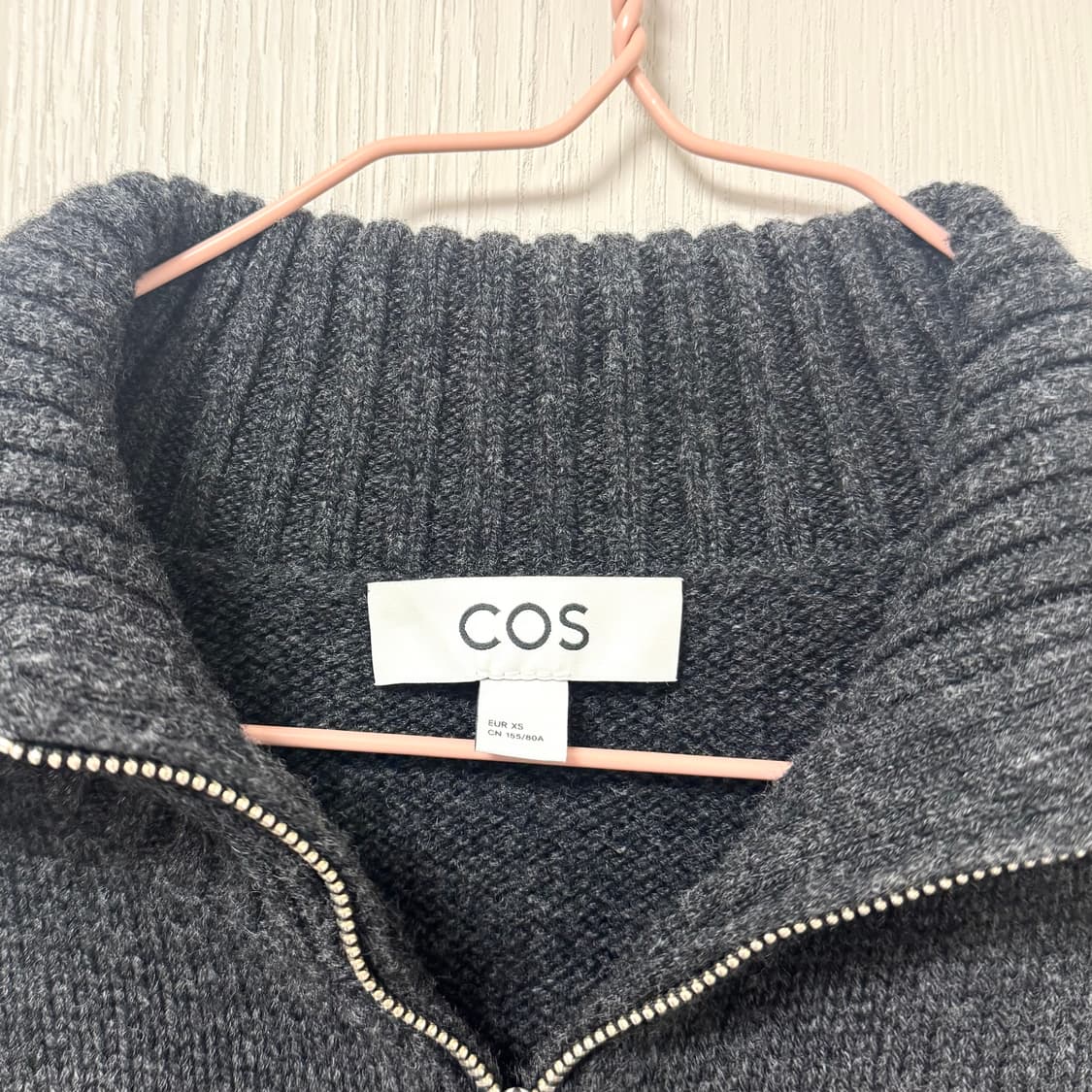 (xs) cos 크롭 니트 집업 상품이미지2