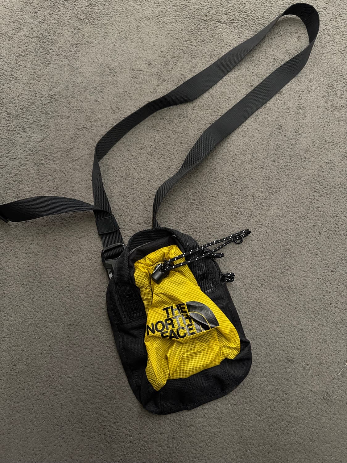 노스페이스 미니 크로스백 미시착 처분  상품이미지1