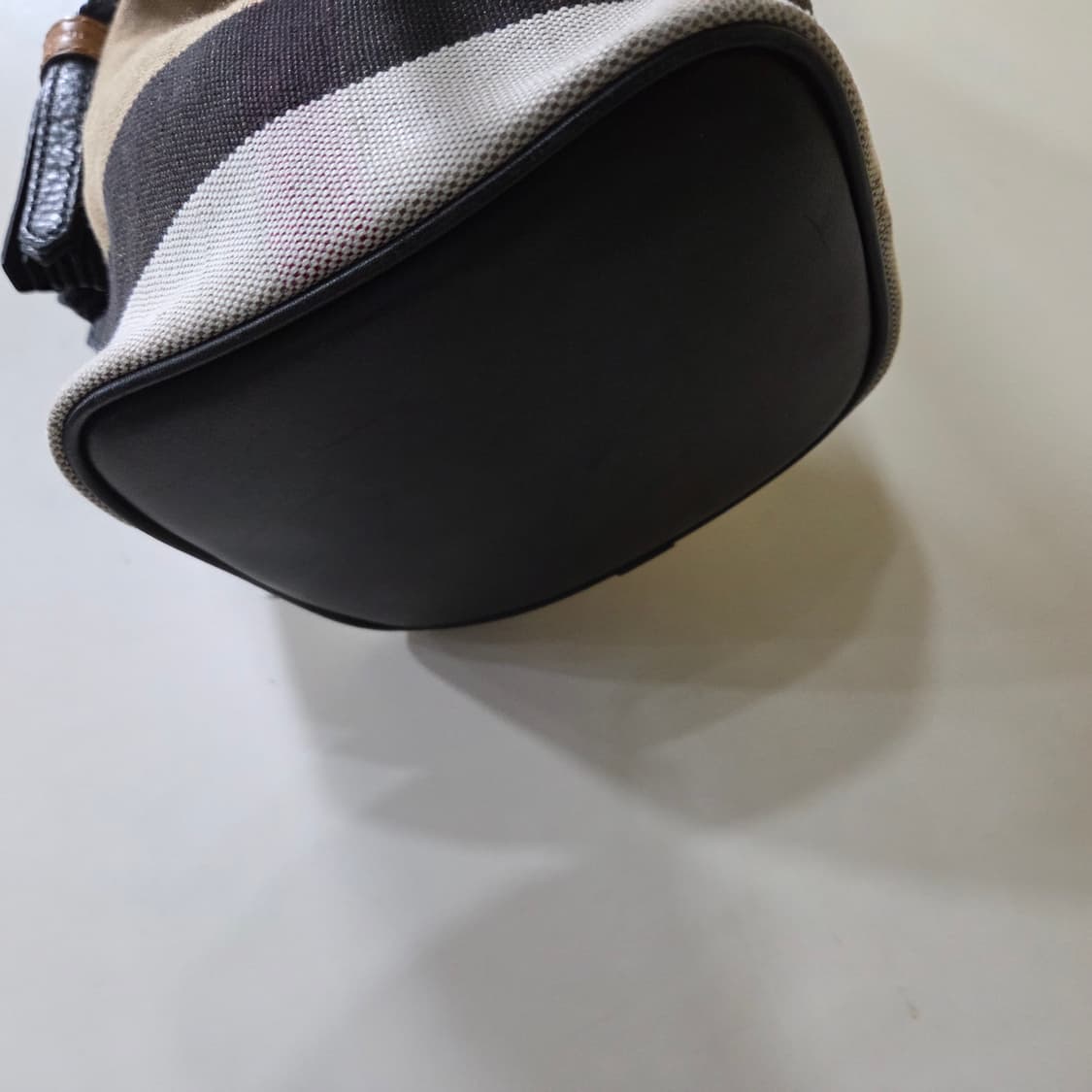 버버리 캔버스 호보백 상품이미지4