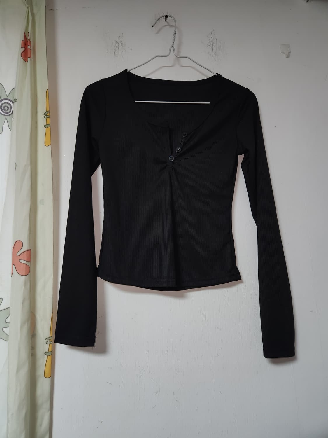 기장 짧은 블랙 골지 밀착 긴팔 티셔츠F(S) 상품이미지1