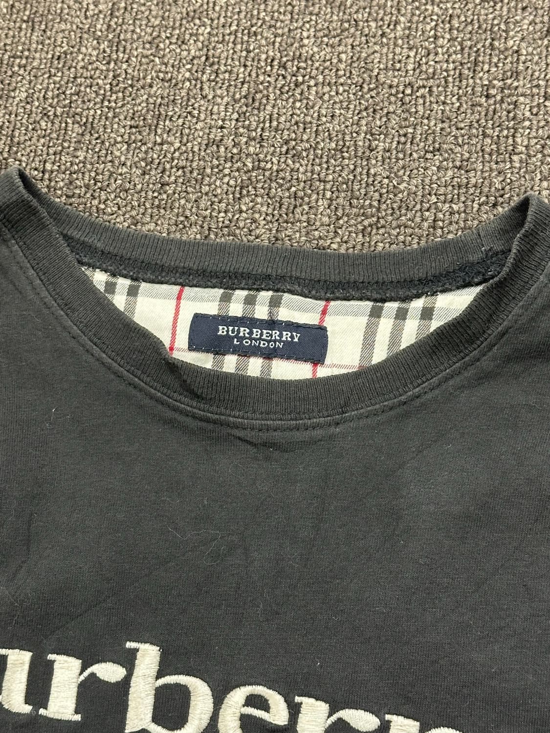 OS)Burberry vintage 여성 블랙 레터링 반팔 상품이미지4