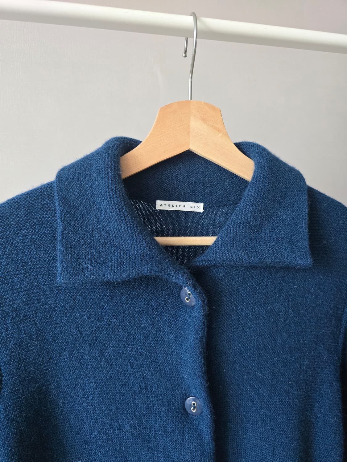 ATELIER SIX 딥블루 배색 울 롱 가디건 상품이미지3