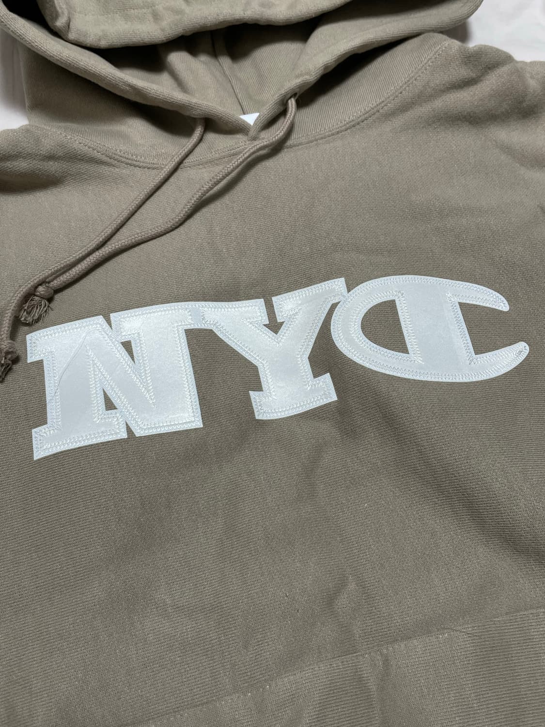 챔피언 리버스위브 NYC 한정 아플리케 후드 후디 - M / Sand 상품이미지4