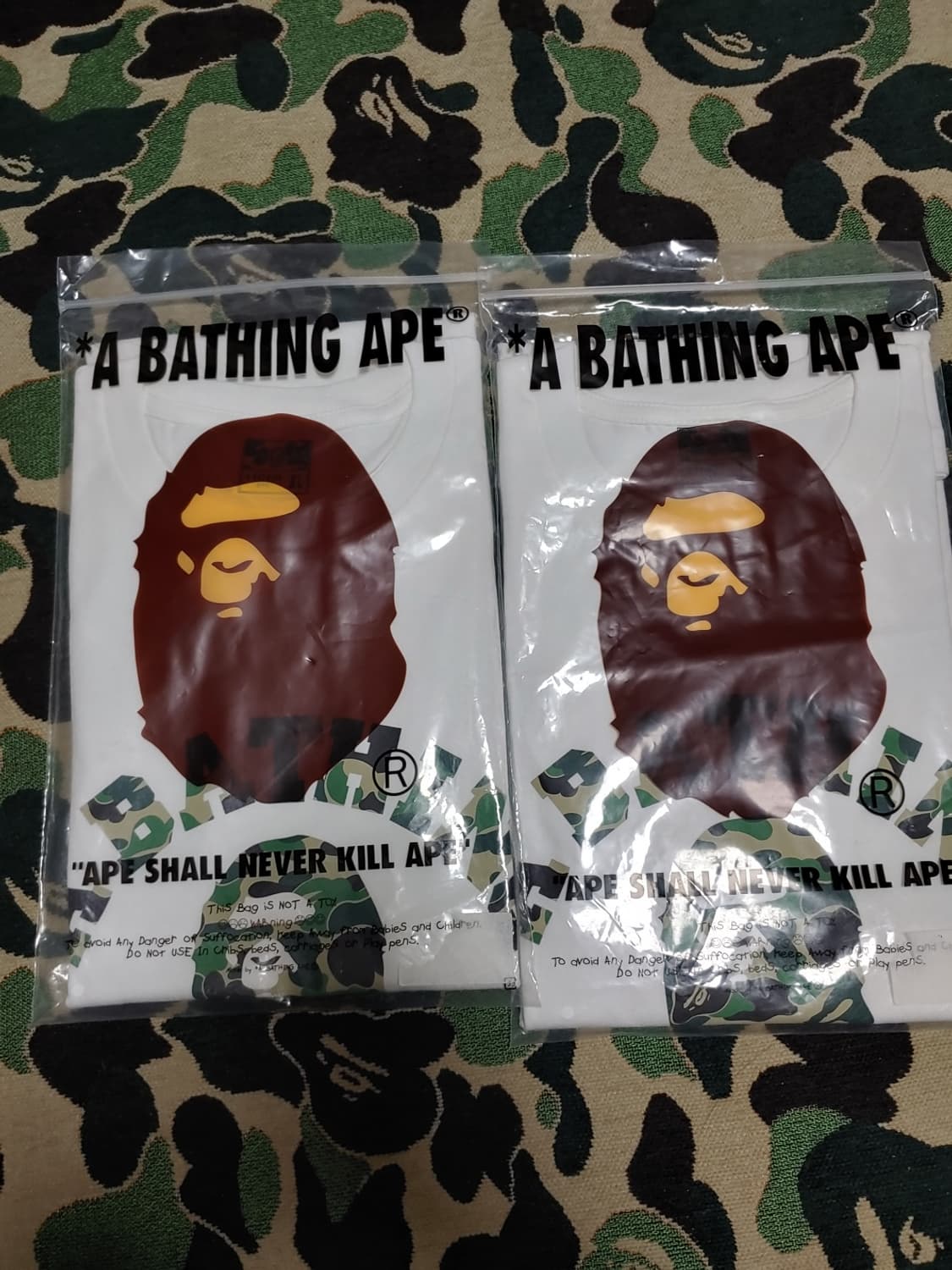 [L] 베이프 25SS ABC 그린 카모 컬리지 반팔티 화이트 상품이미지2