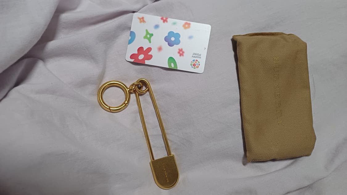 [새제품] 버버리 키링 핀 열쇠고리 가방장식 백참 키체인 메탈 악세사리 상품이미지2