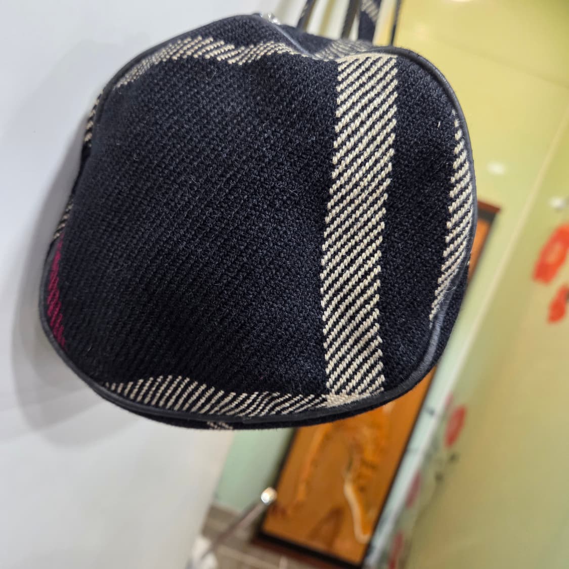 버버리 울 체크 원통 숄더백 상품이미지2