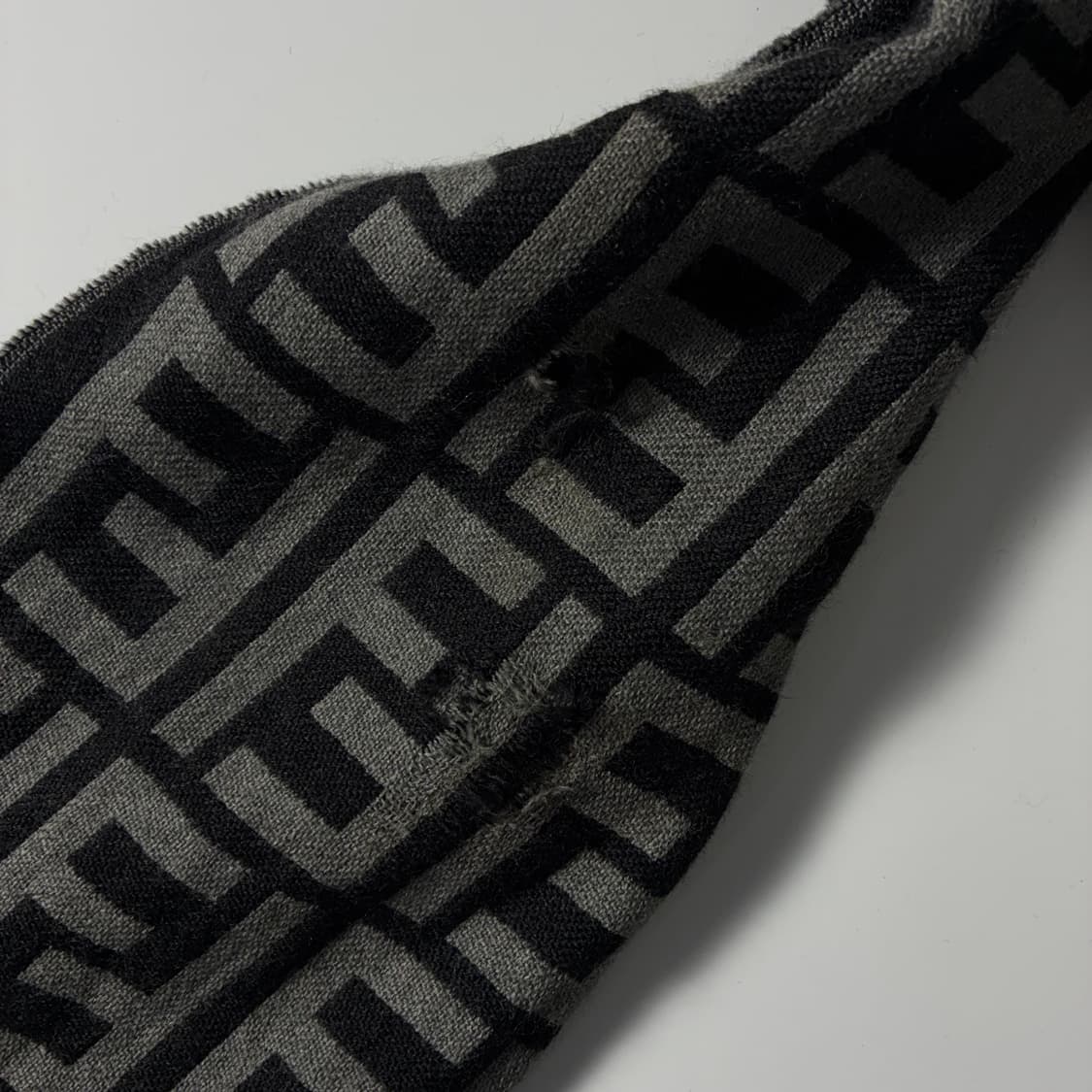 Fendi 펜디 주카 프린지 울 머플러 상품이미지3