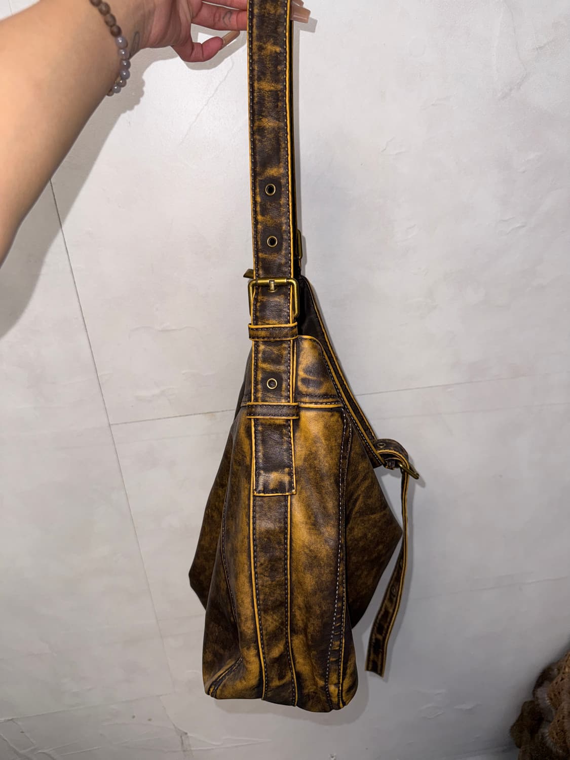 Aging yellow brown eyelet belted 숄더백 상품이미지4